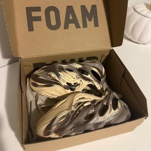 Yeezy foam runners 7k